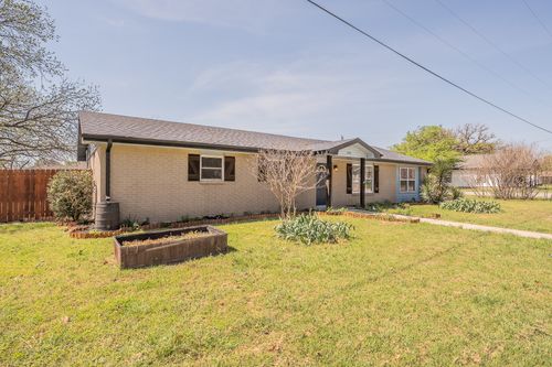 302 E Washington St, Alvord, TX, 76225-5602 | Card Image