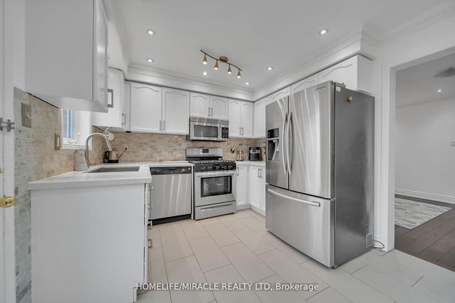 93 Crystal Glen Cres, House attached with 4 bedrooms, 4 bathrooms and 2 parking in Brampton ON | Image 20