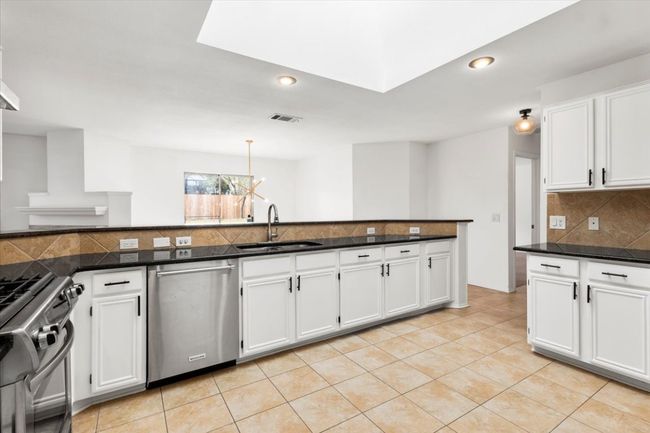 6105 Back Bay Ln, House other with 3 bedrooms, 2 bathrooms and 4 parking in Austin TX | Image 9