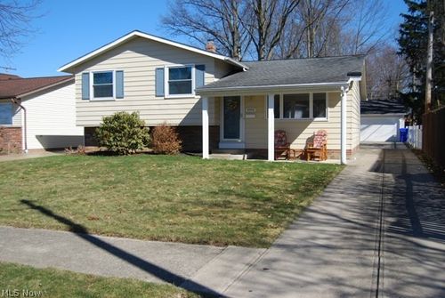 6453 Terre Dr, Brook Park, OH, 44142-4053 | Card Image