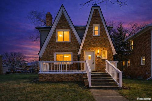 18238 Santa Rosa Dr, Detroit, MI, 48221-2243 | Card Image