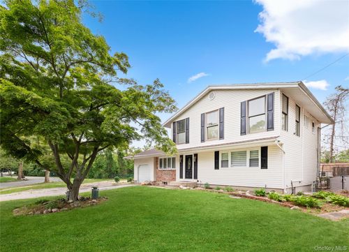 25 Adrienne Ln, Smithtown, NY, 11788-2730 | Card Image