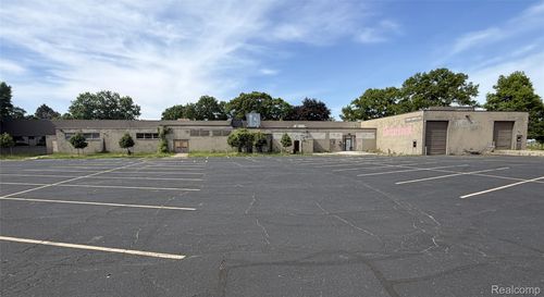 850 Ladd Road, Commerce Charter Township, MI, 48390 | Card Image