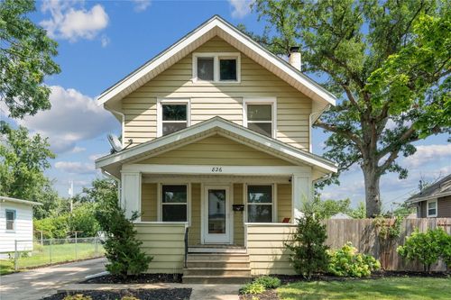 826 Daniels St, Cedar Rapids, IA, 52402-4615 | Card Image
