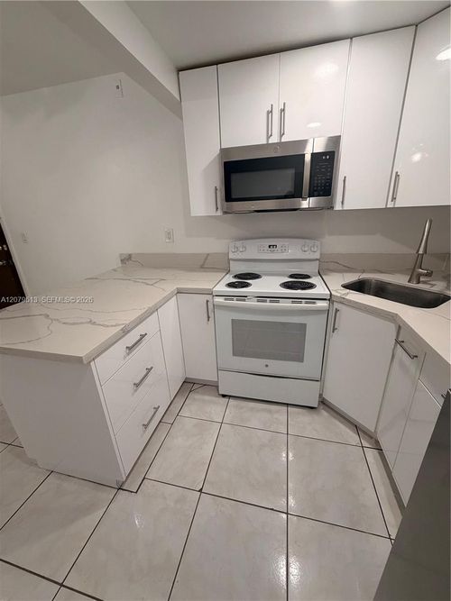 108-2-4715 Nw 7th St, Miami, FL, 33126-2257 | Card Image