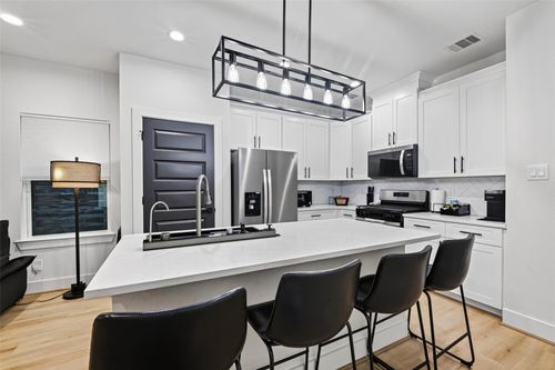 b-712 Delano St, Houston, TX, 77003-3213 | Card Image