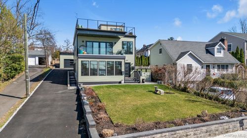 37 Carlton Ave, Port Washington, NY, 11050-3118 | Card Image