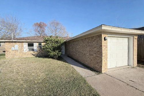 214 S Texas St, Texas City, TX, 77591-3850 | Card Image