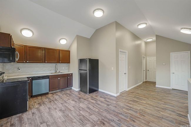 2 - 158 Oldfield Ave, Condo with 3 bedrooms, 2 bathrooms and null parking in Amityville NY | Image 6