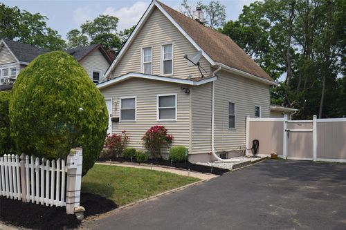 116 Smith St, Amityville, NY, 11701-2423 | Card Image
