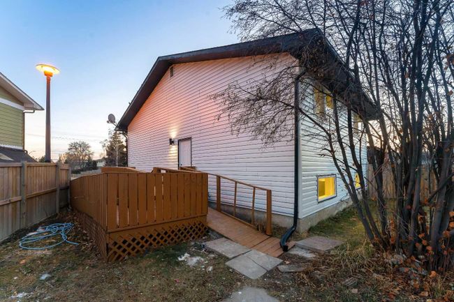 2966 Doverville Crescent Se, Home with 4 bedrooms, 2 bathrooms and 2 parking in Calgary AB | Image 32