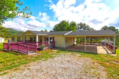 104 Fresh Meadow Ln, Vinton, VA, 24179-4924 | Card Image