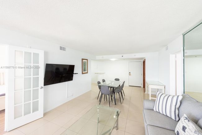 1508 - 5225 Collins Ave, Condo with 2 bedrooms, 2 bathrooms and null parking in Miami Beach FL | Image 7