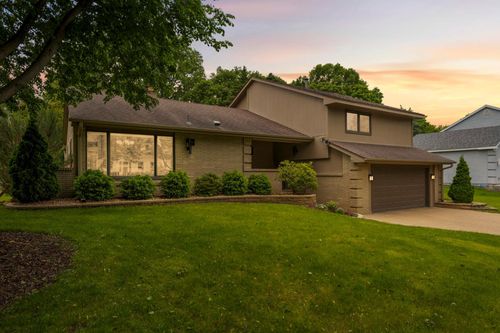 2367 Apache Ct, Mendota Heights, MN, 55120-1683 | Card Image