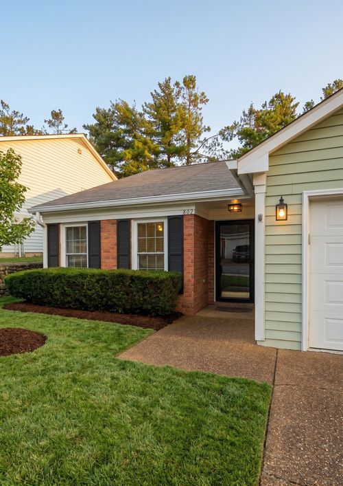802 Marquette Dr, Nashville, TN, 37205-3599 | Card Image