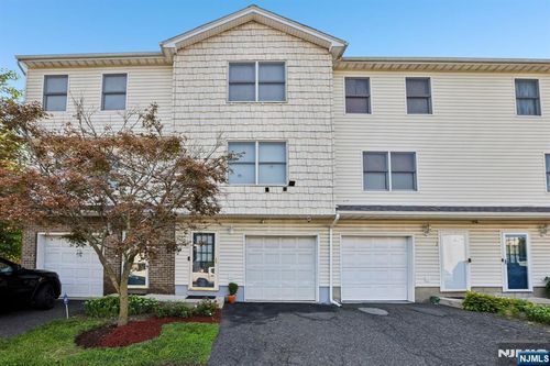 274 Garibaldi Ave, Lodi, NJ, 07644-3746 | Card Image