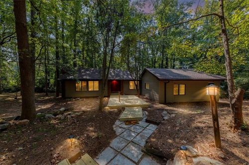924 Model Ct, Stone Mountain, GA, 30088-2311 | Card Image
