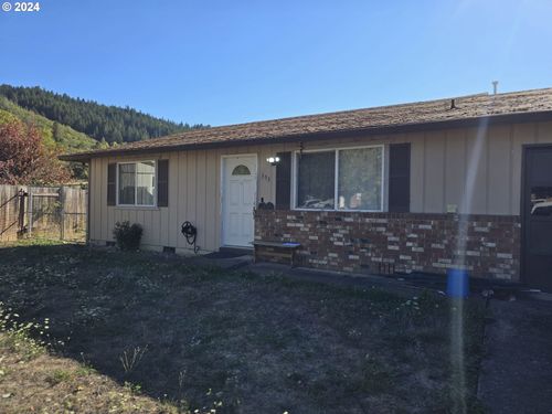 353 Donald Ter, MyrtleCreek, OR, 97457 | Card Image