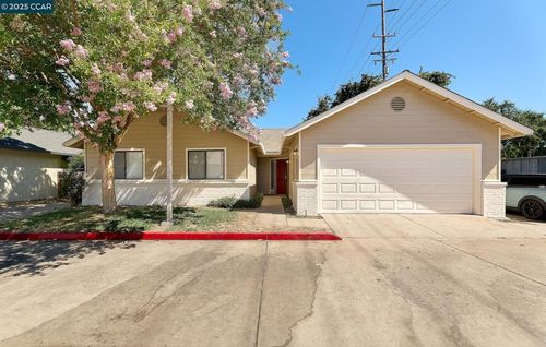 715 E Century Pl, Lodi, CA, 95240-8829 | Card Image