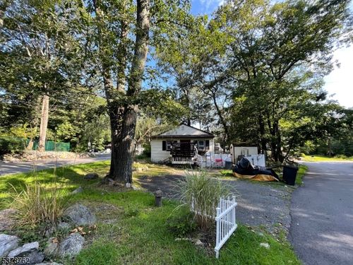 2 Lincoln Trl, Hopatcong, NJ, 07843-1518 | Card Image