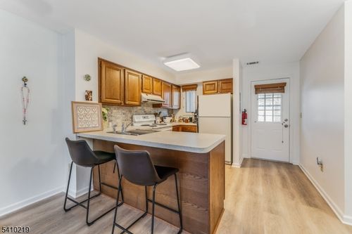 7 Westchester Ter, Annandale, NJ, 08801-1624 | Card Image