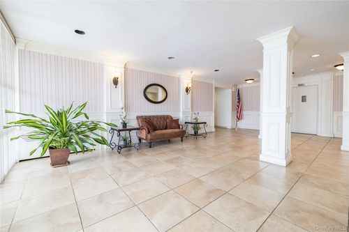 apt-3d-280 Guy Lombardo Ave, Freeport, NY, 11520-4906 | Card Image