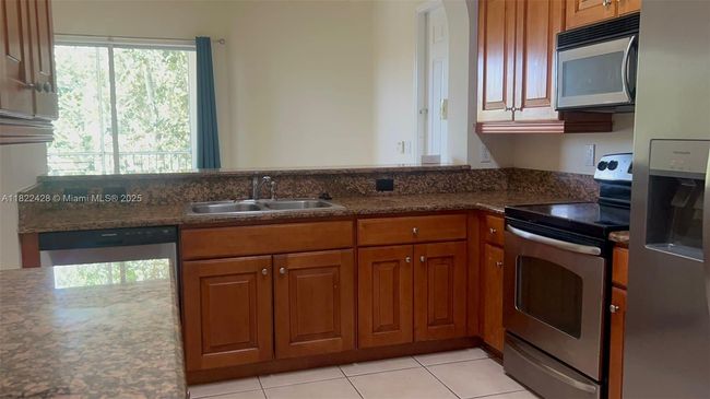 APT-211 - 3500 Oaks Clubhouse Dr, Condo with 3 bedrooms, 2 bathrooms and null parking in Pompano Beach FL | Image 12
