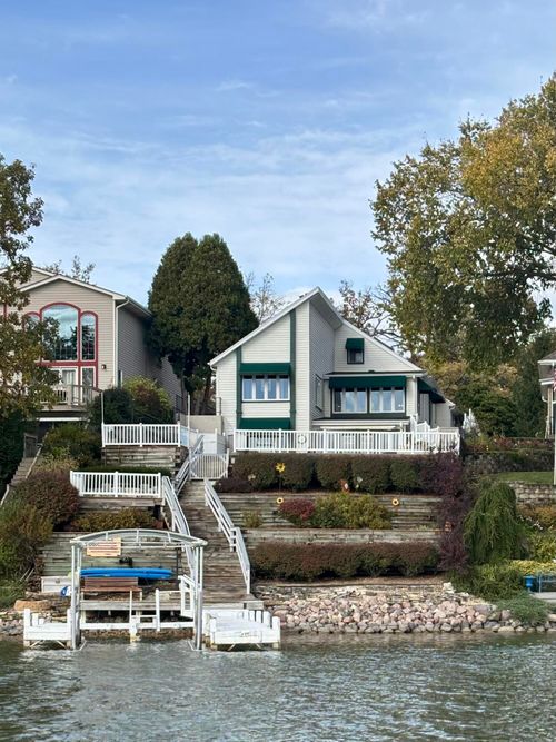 949 Miramar Dr, East Troy, WI, 53120-2303 | Card Image