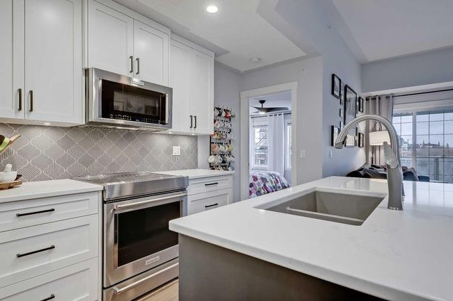 325 - 2233 34 Avenue Sw, Condo with 2 bedrooms, 2 bathrooms and 2 parking in Calgary AB | Image 5
