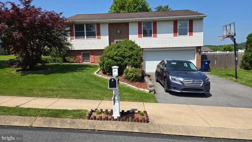 12 Spring House Ln, Denver, PA, 17517-9188 | Card Image