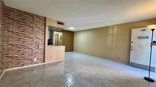 apt-102-9821 Sunrise Lakes Blvd, Sunrise, FL, 33322-6262 | Card Image