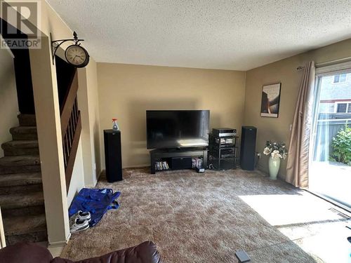 6223 31 Ave Nw, Calgary, AB, T3B3X2 | Card Image