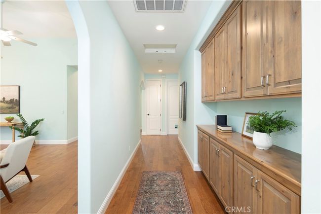 Extra wide hallway | Image 36