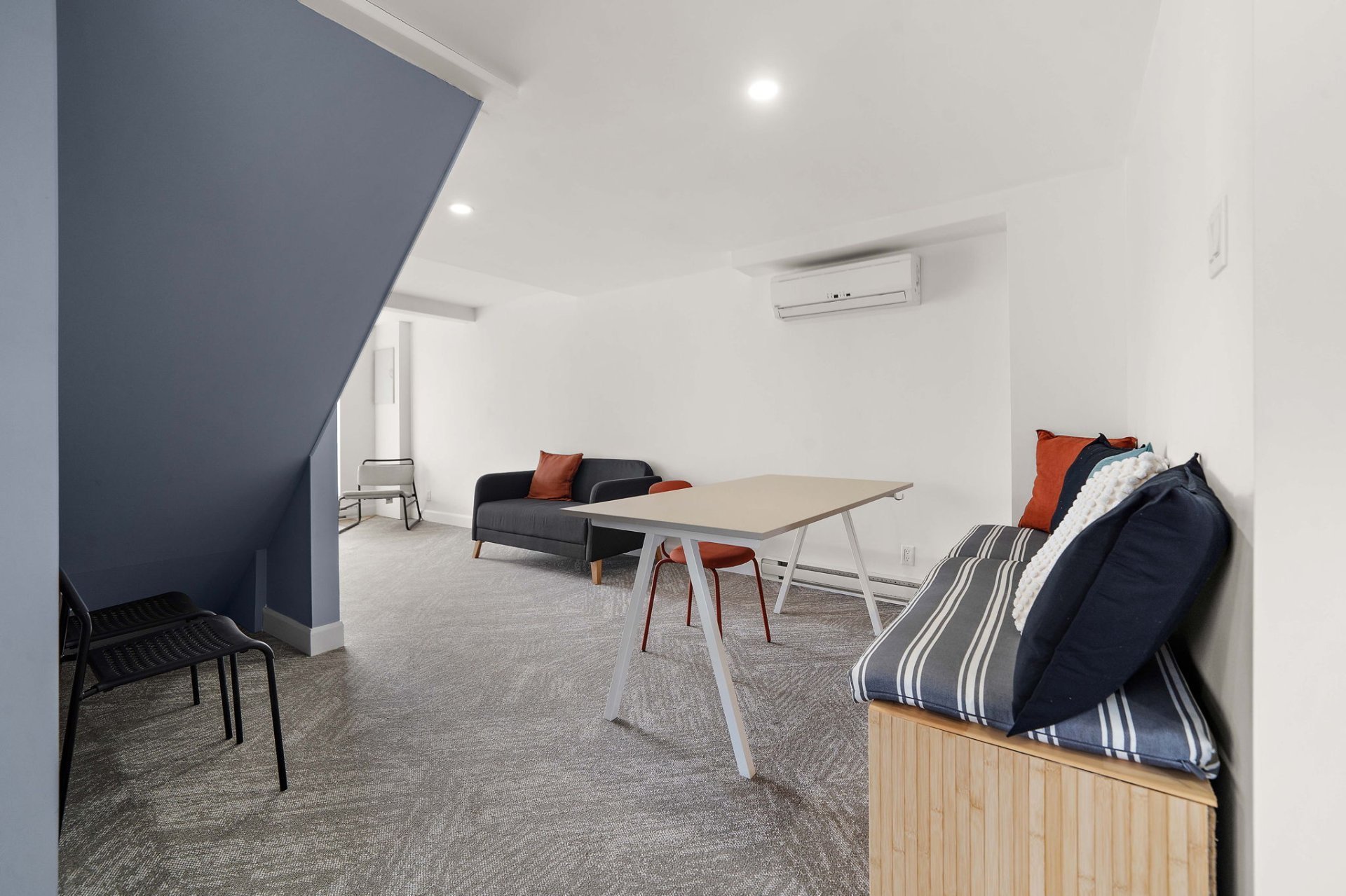 Commercial Sale in La Prairie 5