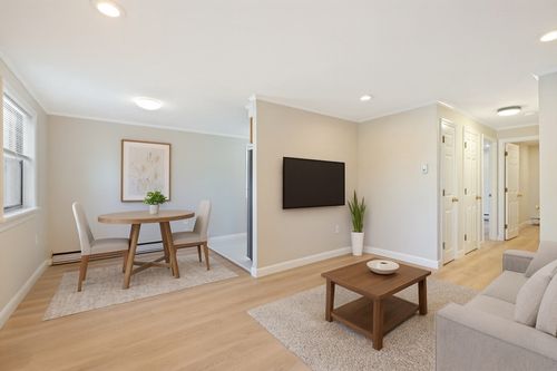 apt-3-51 Lynde St, Melrose, MA, 02176-4629 | Card Image