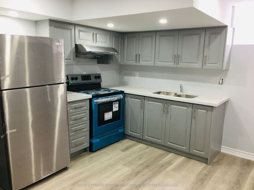 31 Daden Oaks Dr, Brampton, ON, L6P3R7 | Card Image