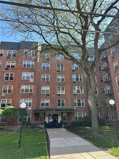 3j-50 Fort Pl, Staten Island, NY, 10301-2415 | Card Image