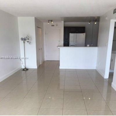 311 - 1800 Sans Souci Blvd, Condo with 1 bedrooms, 1 bathrooms and null parking in North Miami FL | Image 3