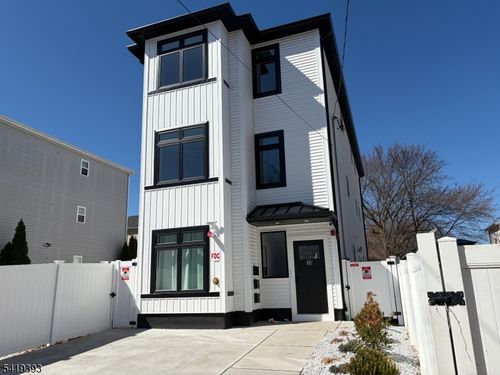 30 Auburn St, Paterson, NJ, 07501-1532 | Card Image