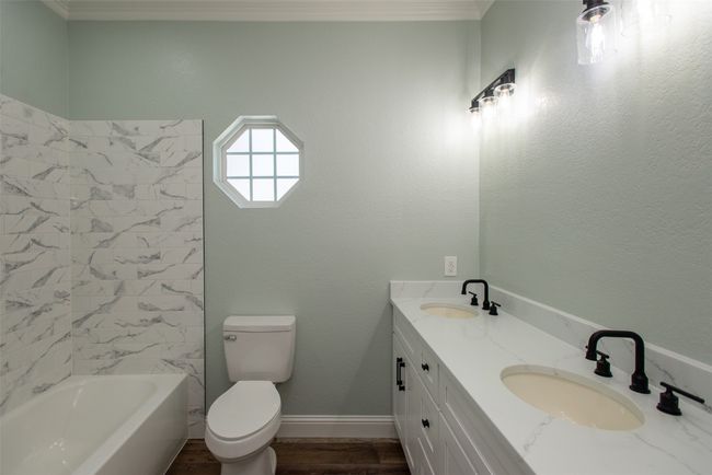 904 N Main St, House other with 3 bedrooms, 2 bathrooms and null parking in Kemp TX | Image 15