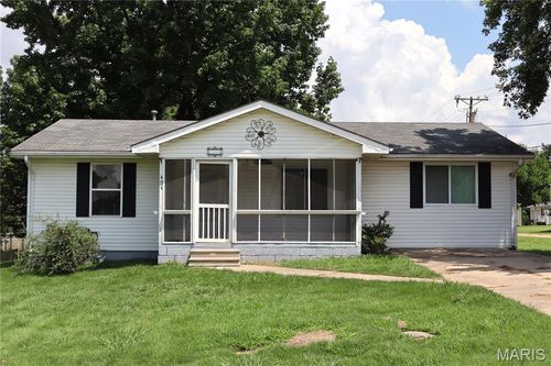 404 Moore St, Dexter, MO, 63841-2444 | Card Image