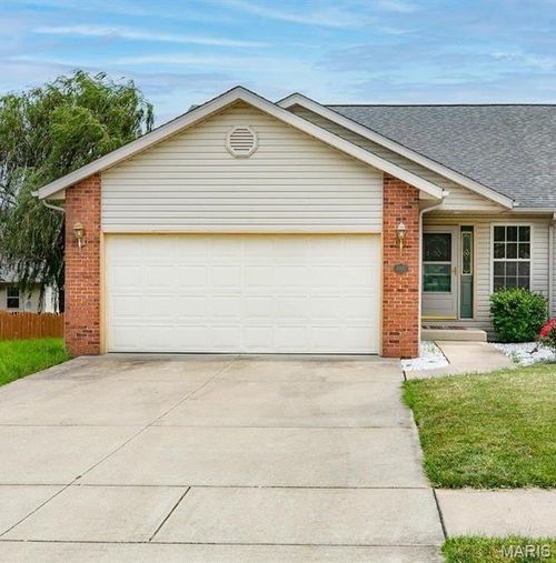 10927 Upland Terrace Dr, Lebanon, IL, 62254-2335 | Card Image