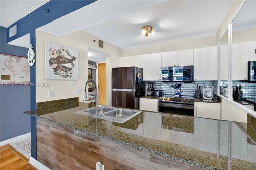 apt-3914-1200 Brickell Bay Dr, Miami, FL, 33131-3276 | Card Image