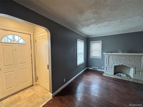 15596 Eastwood St, Detroit, MI, 48205-2940 | Card Image