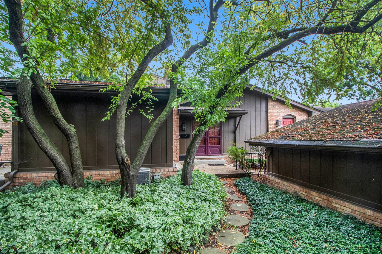 Greenhills Dr, Ann Arbor, MI 48105