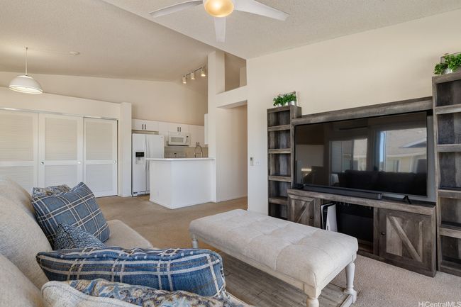 Spacious and bright open living concept - great for entertaining. | Image 12