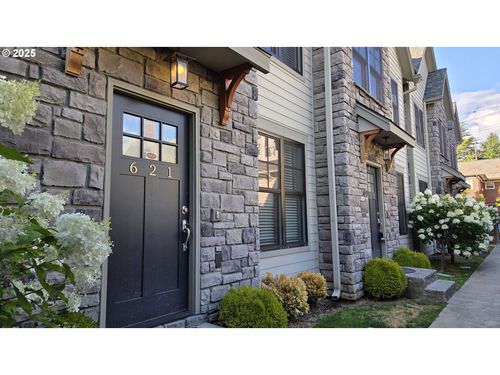 621 Ne Randall Ave, Portland, OR, 97232-2335 | Card Image