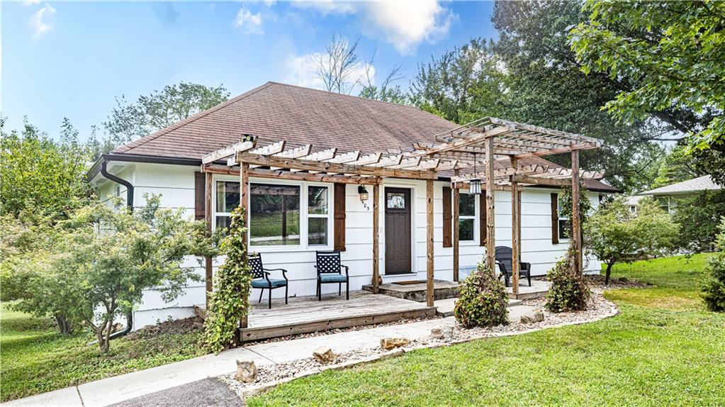 Harry S Truman Dr, Grandview, MO 64030