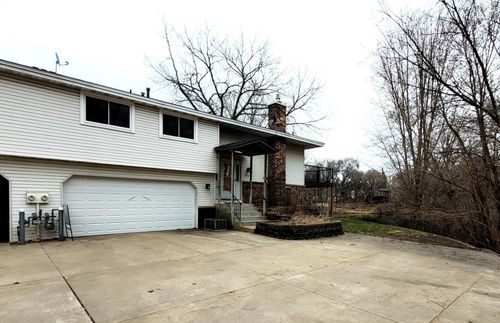2305 E 122nd St, Burnsville, MN, 55337-3144 | Card Image