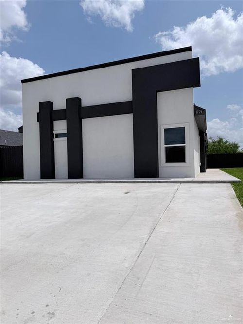 1724 Clinton, Harlingen, TX, 78550-3013 | Card Image